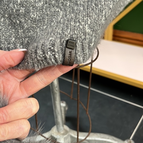 Rudsak sweater tunic perfect over tights or leggings and a long sleeve tee. - Picture 7 of 9